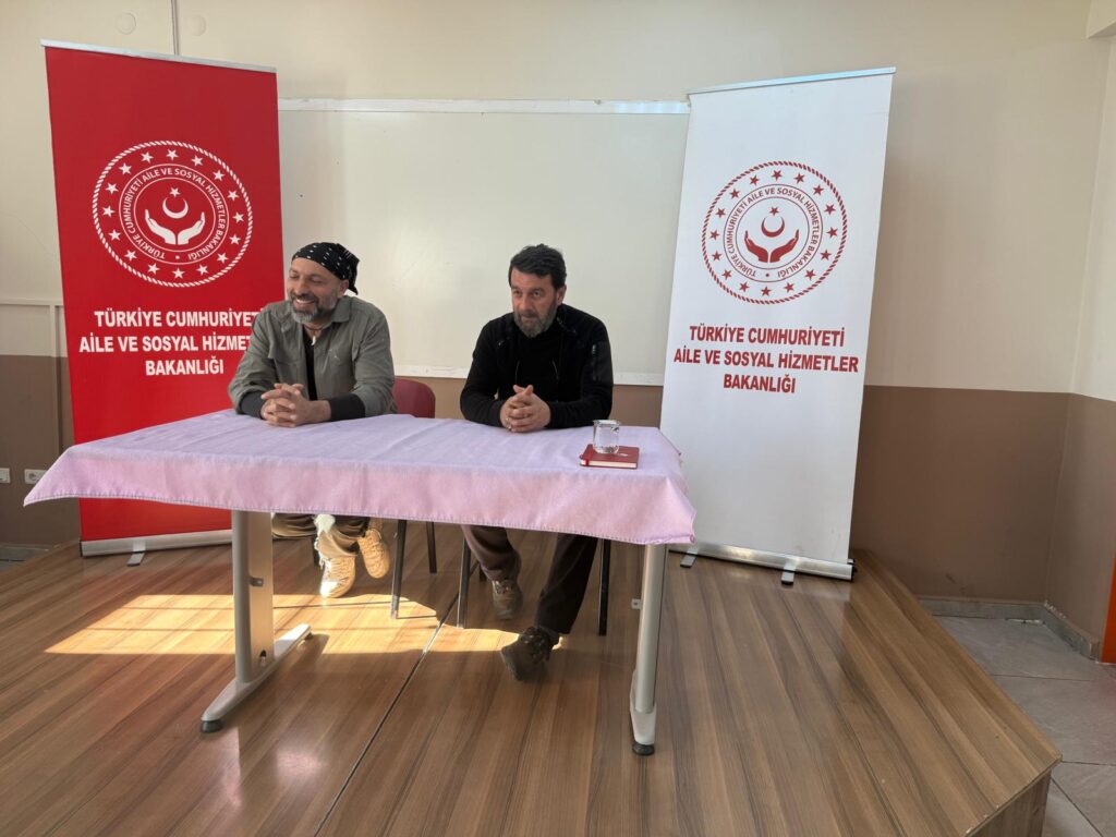 Gazilerimizden Anlamlı Ziyaret 🇹🇷 Bugün Kaküv Koleji olarak yüce milletimizin kahramanları, gazilerimizi okulumuza misafir ettik. Öğrencilerimizle bir araya gelerek gazilik kavramının anlamını, vatan sevgisini ve fedakârlığın önemini bizlerle paylaştılar. Bu özel buluşmada aktardıkları tecrübeler ve ilham veren sözleriyle hepimizin yüreğine dokundular. Kendilerine ziyaretleri ve değerli paylaşımları için minnettarız. 💙